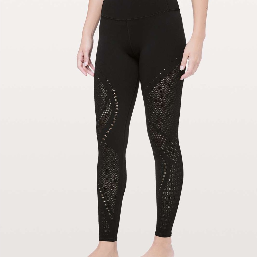 Lulu Lemon Reveal Tight Mindful Motion